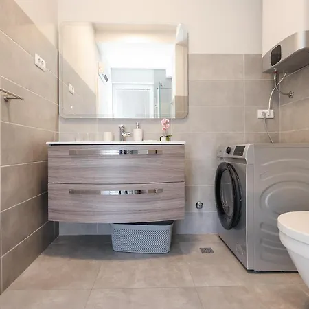 Elegance Apartment *