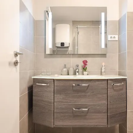 Elegance Apartment